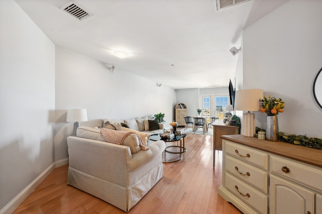 320 W 3rd St 305