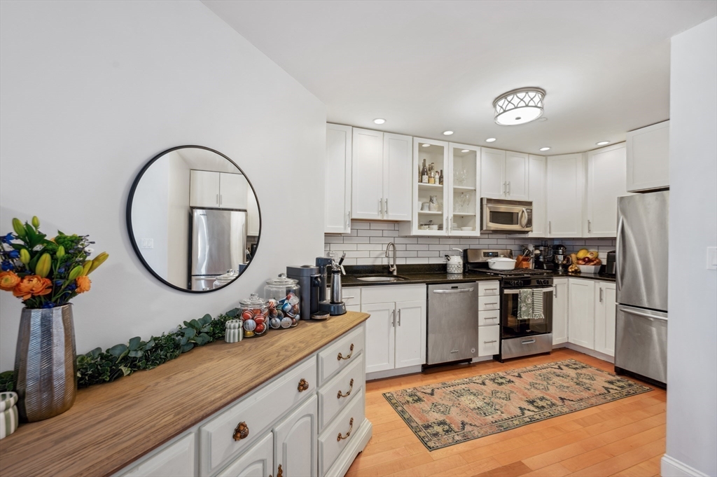 320 W 3rd St 305