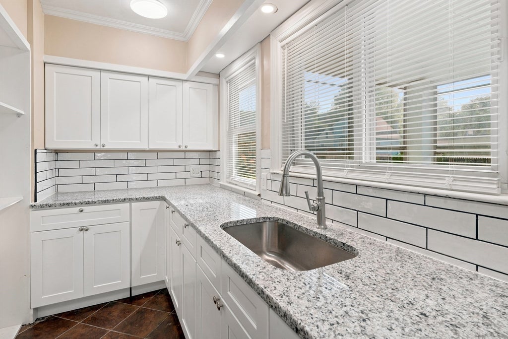 16 Hartford St, South Hadley, MA Photo #7