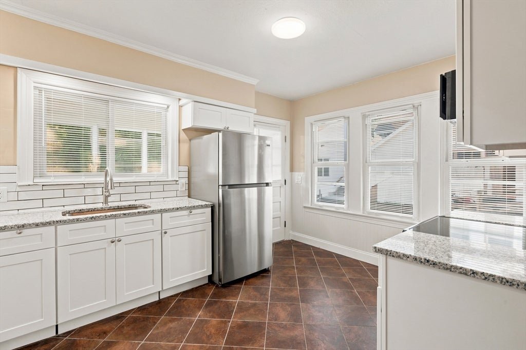 16 Hartford St, South Hadley, MA Photo #4