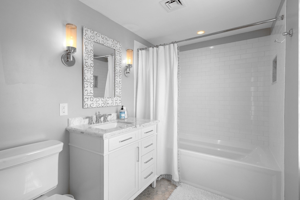 37 Lincoln St, Hingham, MA Photo #24