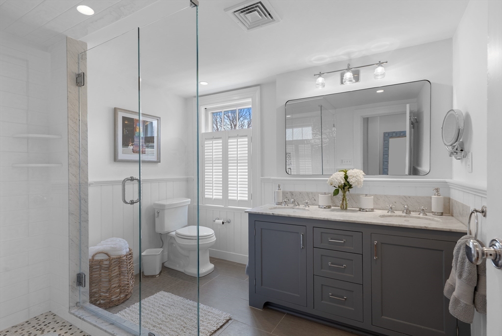 37 Lincoln St, Hingham, MA Photo #21