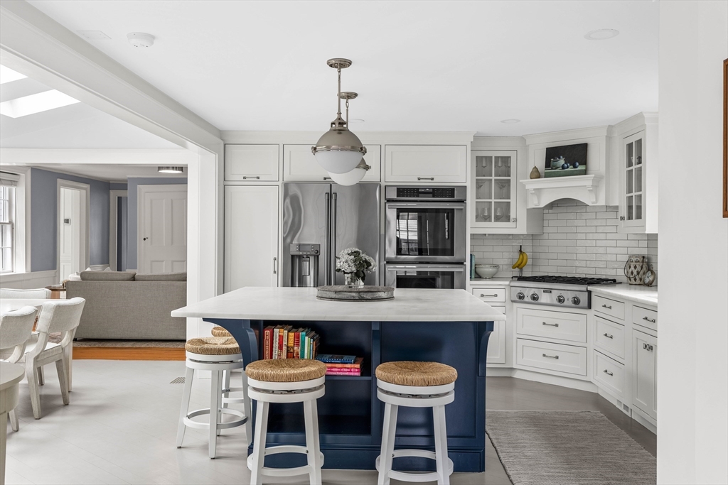 37 Lincoln St, Hingham, MA Photo #3
