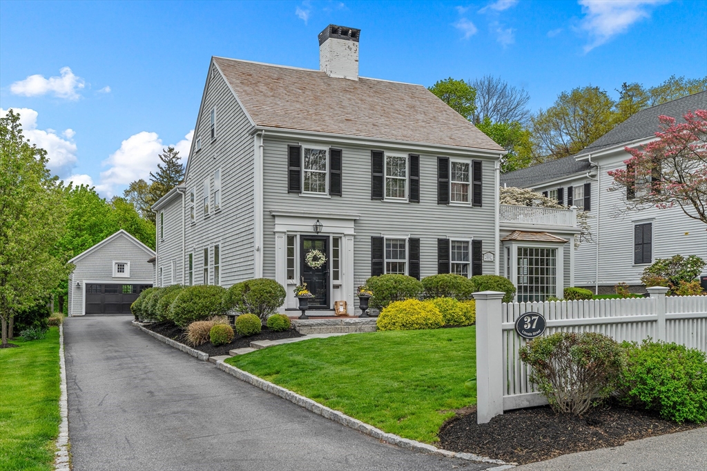 37 Lincoln St, Hingham, MA Photo #2