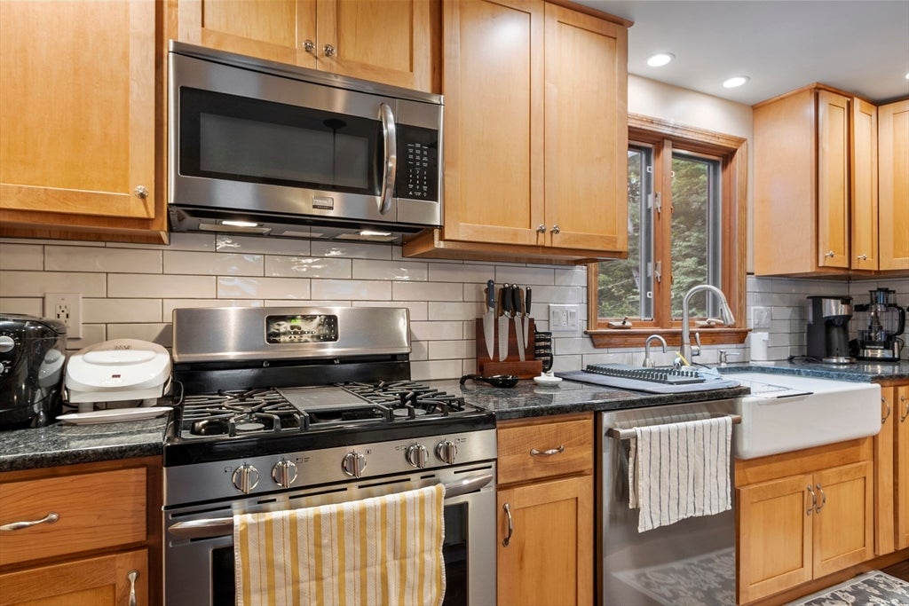378 Pelham Rd, Dracut, MA, 378 Pelham Rd, Dracut, MA Photo #7