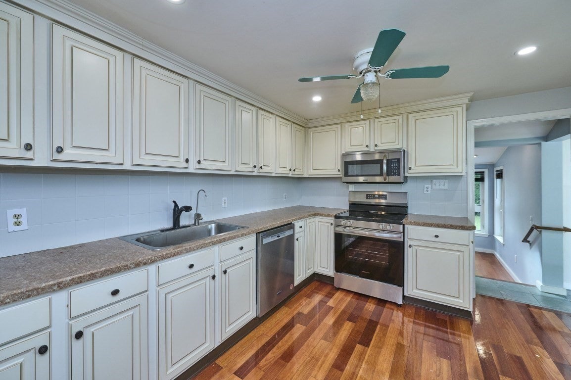 13 Forbes Ave, Burlington, MA, 13 Forbes Ave, Burlington, MA Photo #7