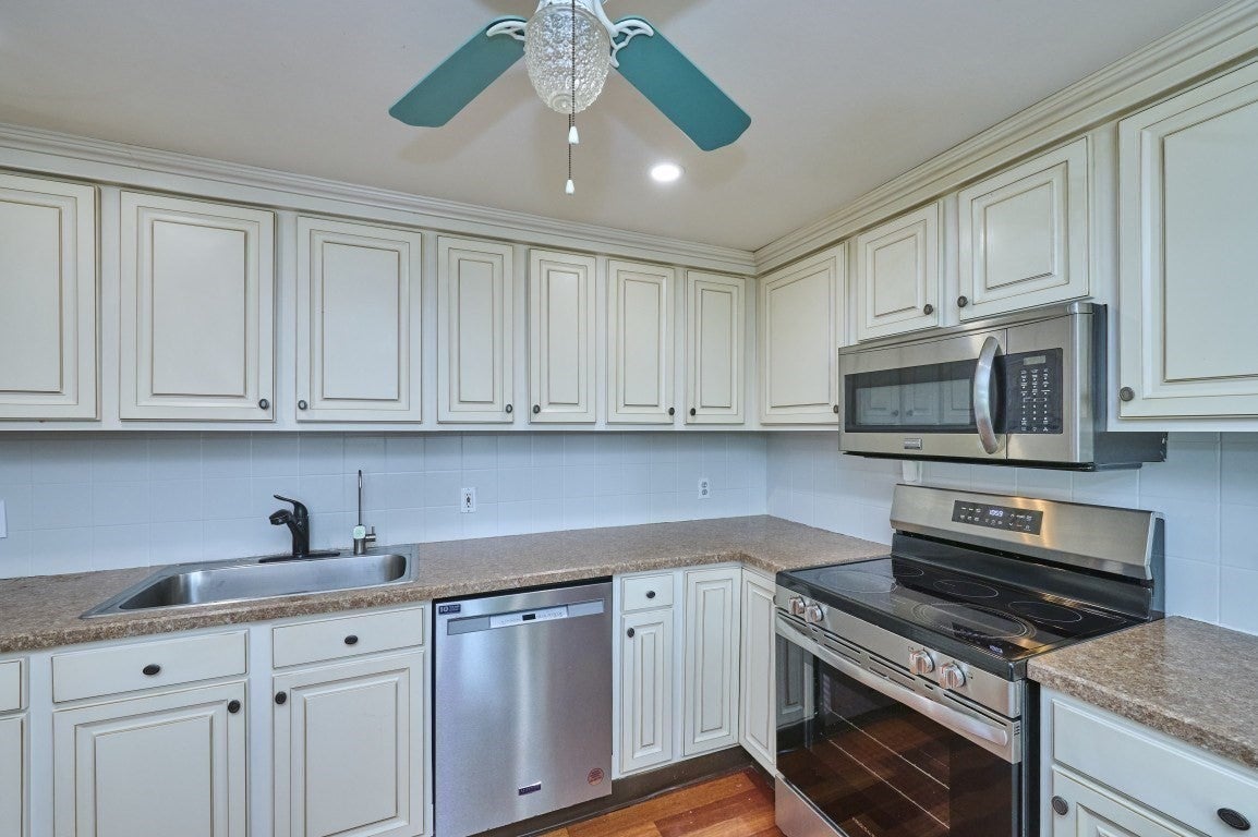13 Forbes Ave, Burlington, MA, 13 Forbes Ave, Burlington, MA Photo #6