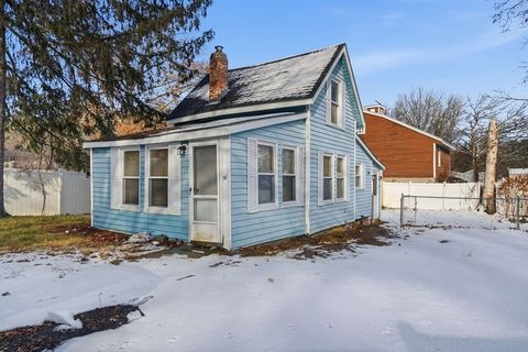 51 Bellevue Ave Dracut MA 01826