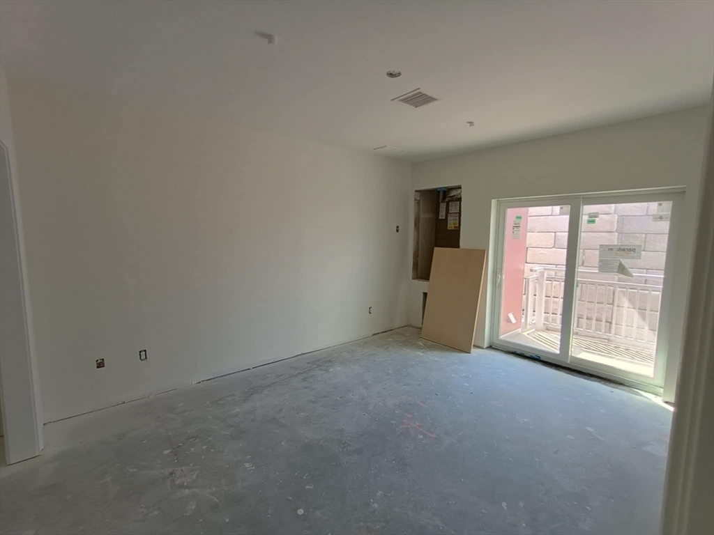 10 Franklin Ave 104