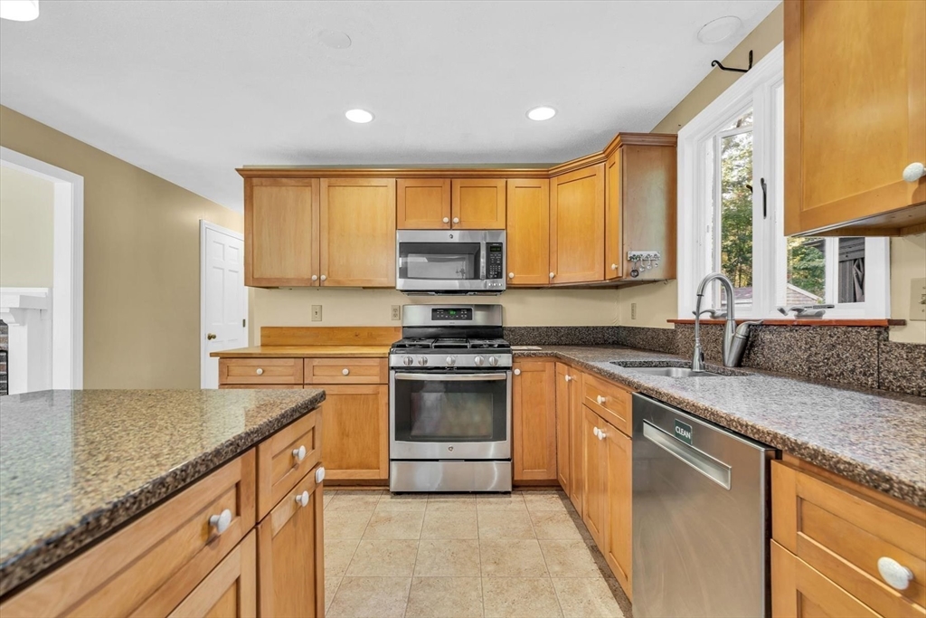 Barnstable, Massachusetts 02635, United States, 3 Bedrooms Bedrooms, ,3 BathroomsBathrooms,Residential,Active,226187