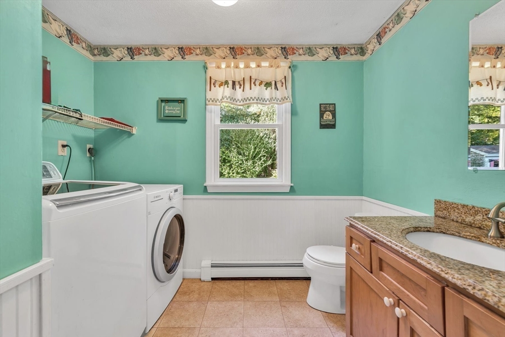 Barnstable, Massachusetts 02635, United States, 3 Bedrooms Bedrooms, ,3 BathroomsBathrooms,Residential,Active,226187