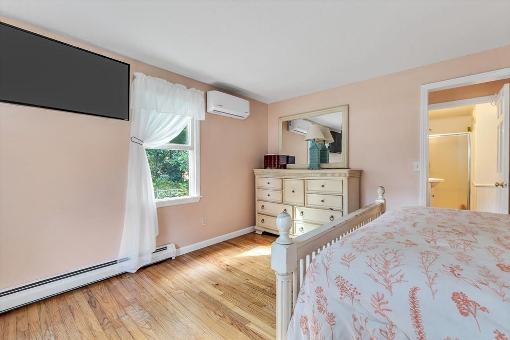 Barnstable, Massachusetts 02635, United States, 3 Bedrooms Bedrooms, ,3 BathroomsBathrooms,Residential,Active,226187