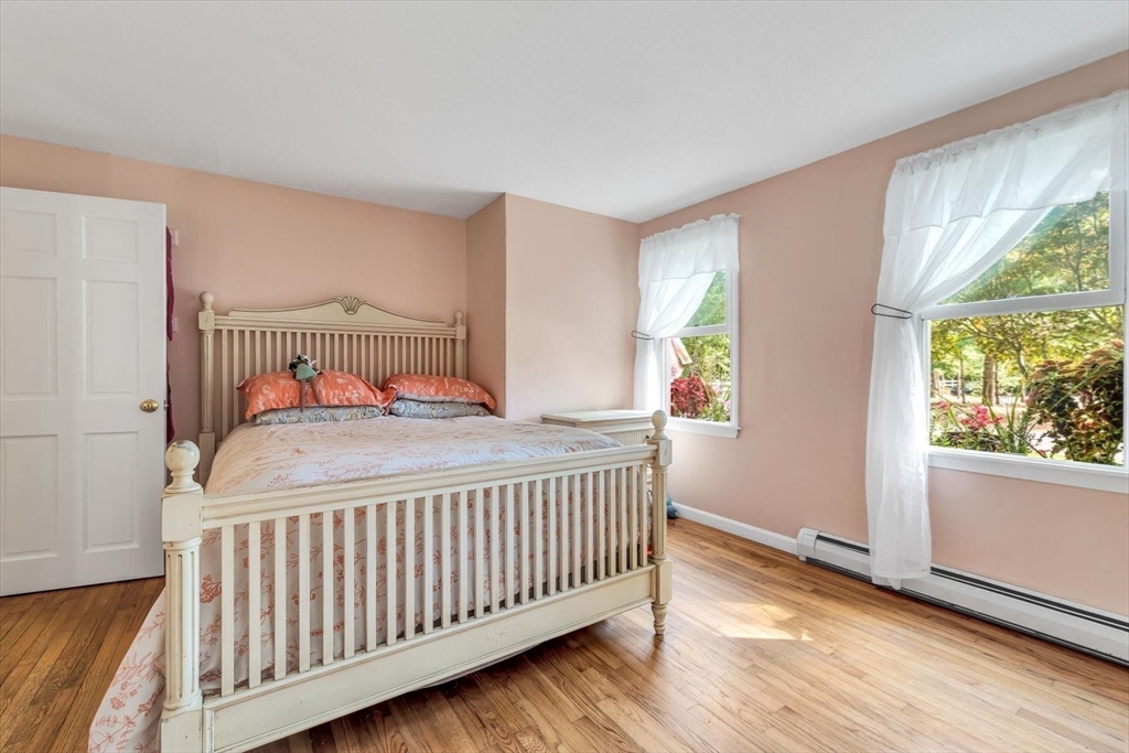 Barnstable, Massachusetts 02635, United States, 3 Bedrooms Bedrooms, ,3 BathroomsBathrooms,Residential,Active,226187