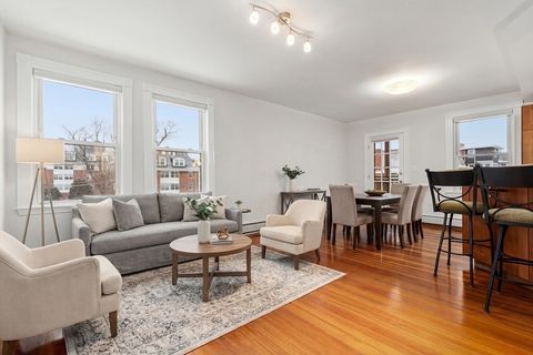 Photo of 133 Westbourne Terrace #2, Brookline, MA 02446 (MLS # 73483389)