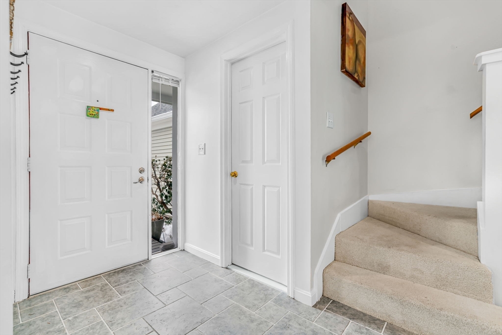 Franklin, Massachusetts 02038, United States, 2 Bedrooms Bedrooms, ,3 BathroomsBathrooms,Residential,Pending,77940