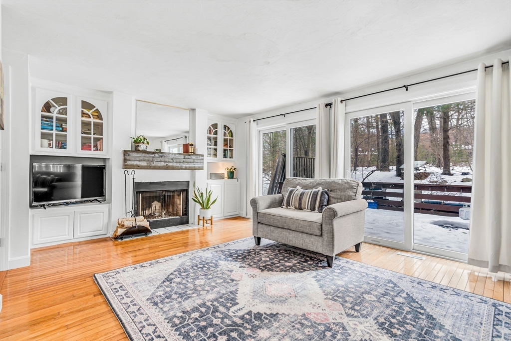 Franklin, Massachusetts 02038, United States, 2 Bedrooms Bedrooms, ,3 BathroomsBathrooms,Residential,Pending,77940