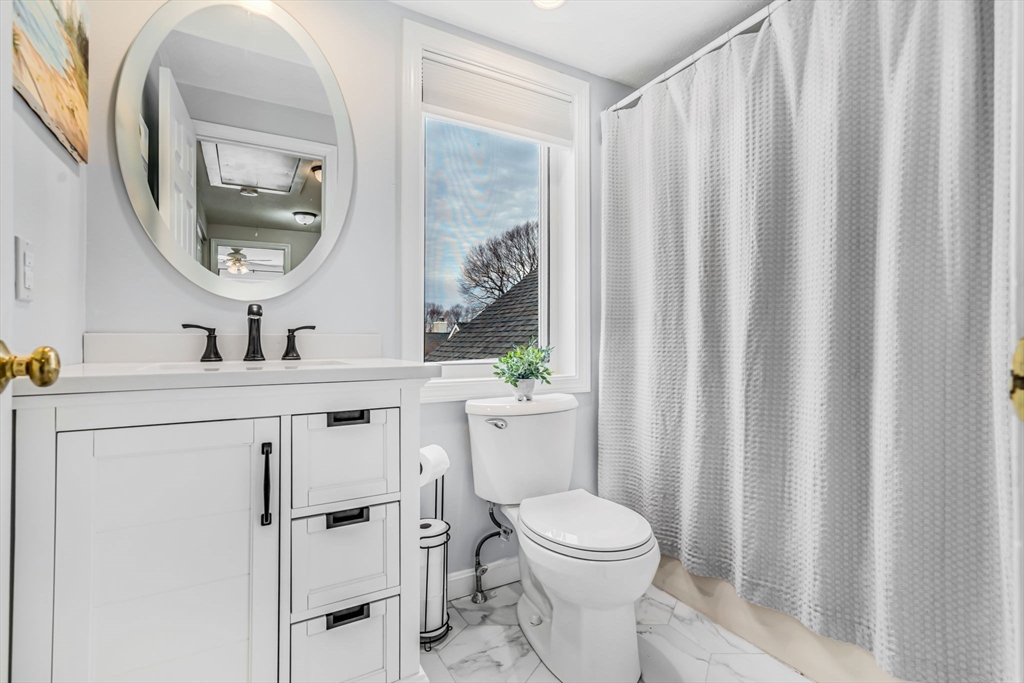 Franklin, Massachusetts 02038, United States, 2 Bedrooms Bedrooms, ,3 BathroomsBathrooms,Residential,Pending,77940