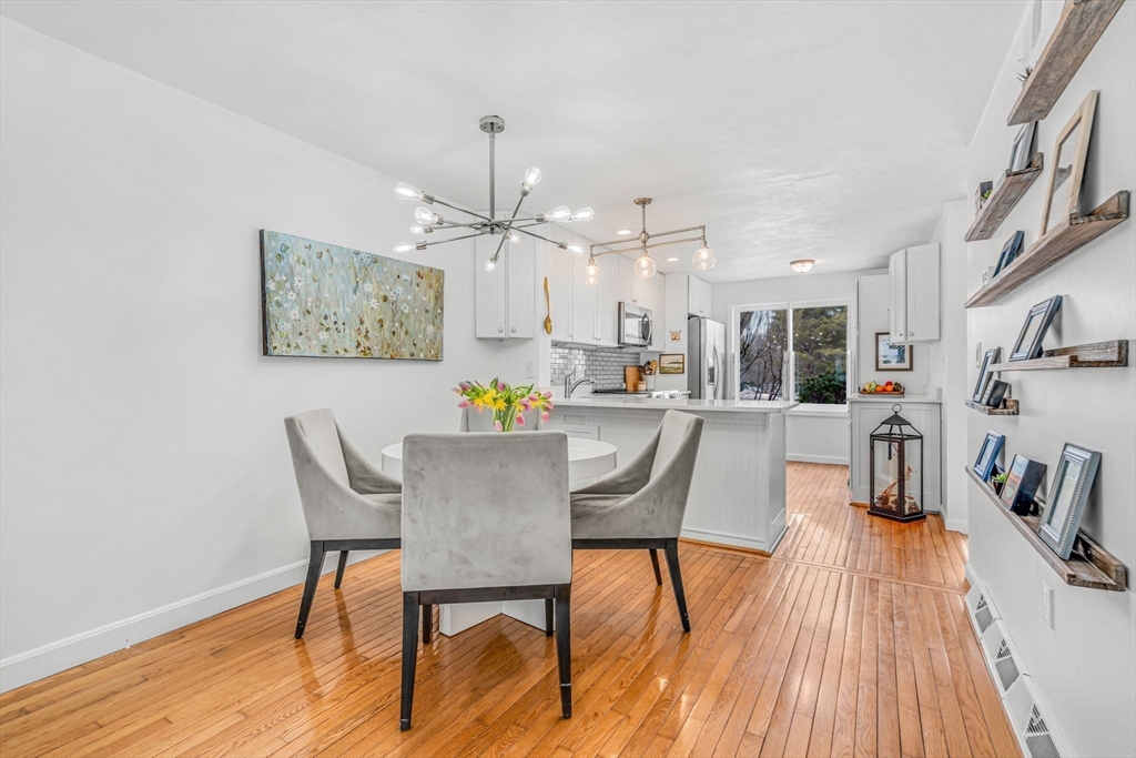 Franklin, Massachusetts 02038, United States, 2 Bedrooms Bedrooms, ,3 BathroomsBathrooms,Residential,Pending,77940