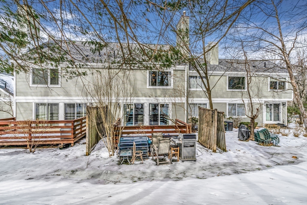 Franklin, Massachusetts 02038, United States, 2 Bedrooms Bedrooms, ,3 BathroomsBathrooms,Residential,Pending,77940