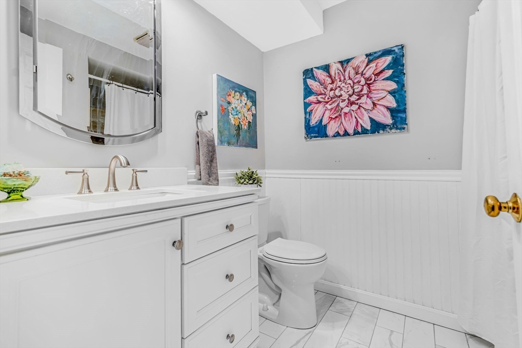 Franklin, Massachusetts 02038, United States, 2 Bedrooms Bedrooms, ,3 BathroomsBathrooms,Residential,Pending,77940