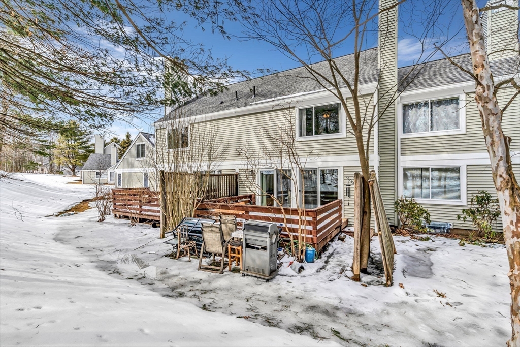 Franklin, Massachusetts 02038, United States, 2 Bedrooms Bedrooms, ,3 BathroomsBathrooms,Residential,Pending,77940