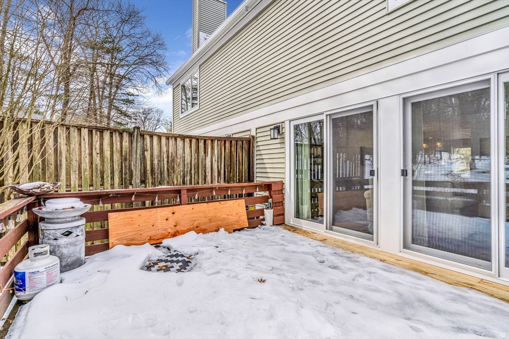 Franklin, Massachusetts 02038, United States, 2 Bedrooms Bedrooms, ,3 BathroomsBathrooms,Residential,Pending,77940