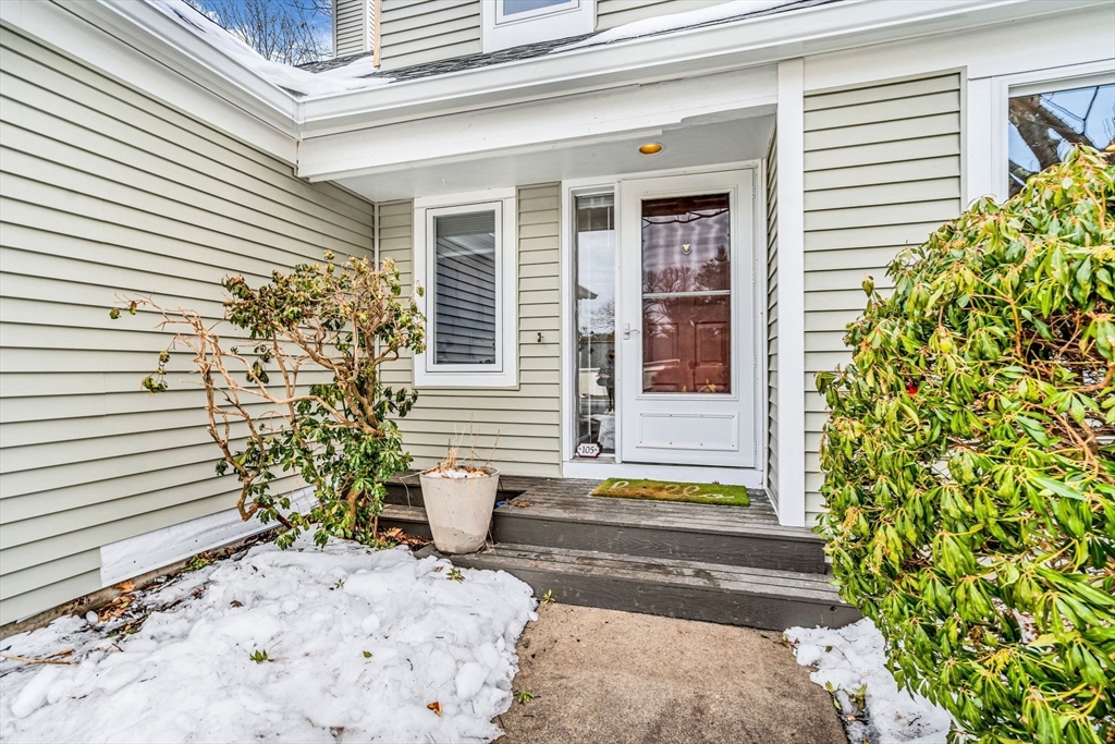 Franklin, Massachusetts 02038, United States, 2 Bedrooms Bedrooms, ,3 BathroomsBathrooms,Residential,Pending,77940