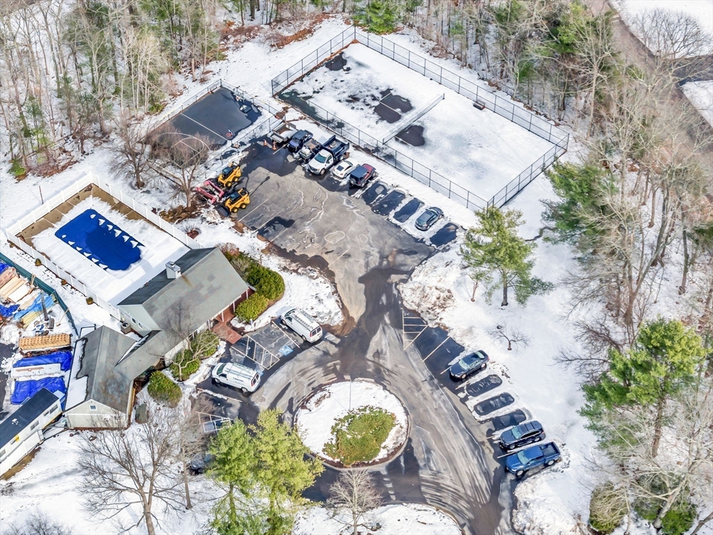 Franklin, Massachusetts 02038, United States, 2 Bedrooms Bedrooms, ,3 BathroomsBathrooms,Residential,Pending,77940