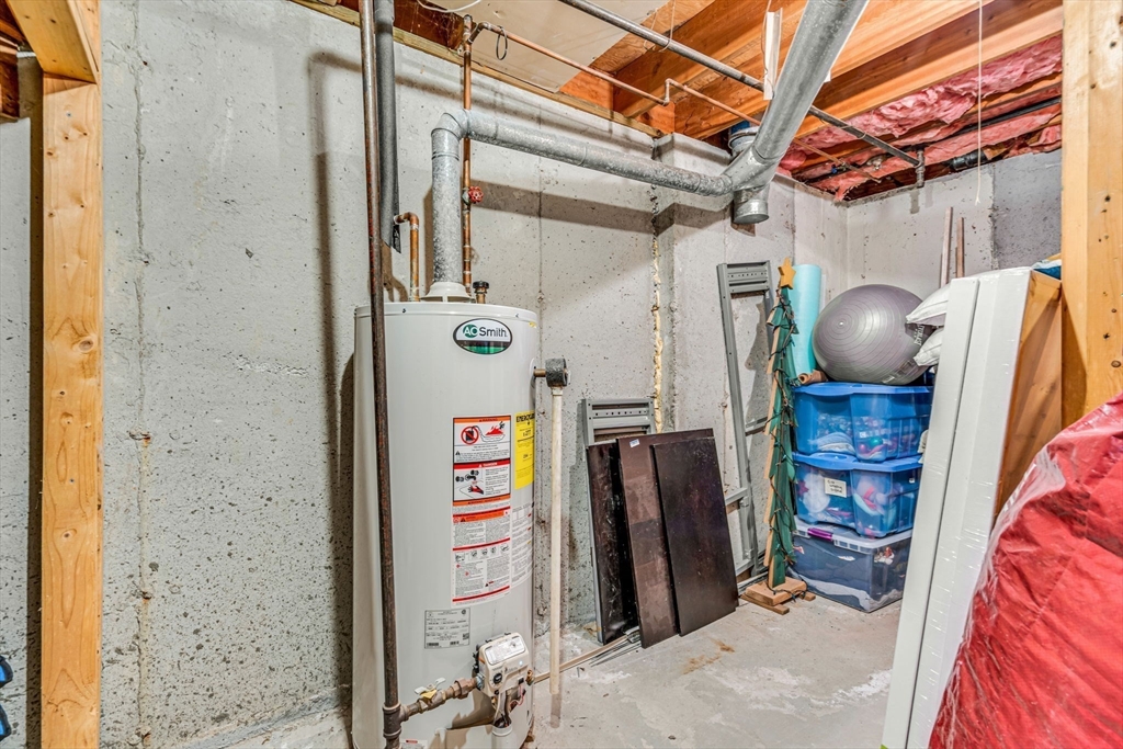 Franklin, Massachusetts 02038, United States, 2 Bedrooms Bedrooms, ,3 BathroomsBathrooms,Residential,Pending,77940