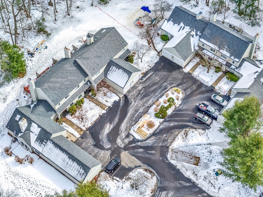 Franklin, Massachusetts 02038, United States, 2 Bedrooms Bedrooms, ,3 BathroomsBathrooms,Residential,Pending,77940