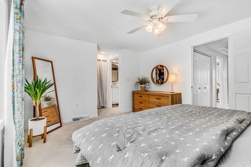 Franklin, Massachusetts 02038, United States, 2 Bedrooms Bedrooms, ,3 BathroomsBathrooms,Residential,Pending,77940