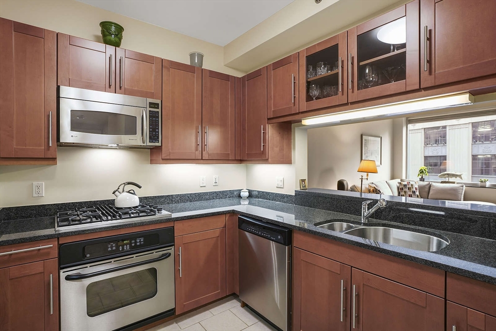 1 Charles St S 602
