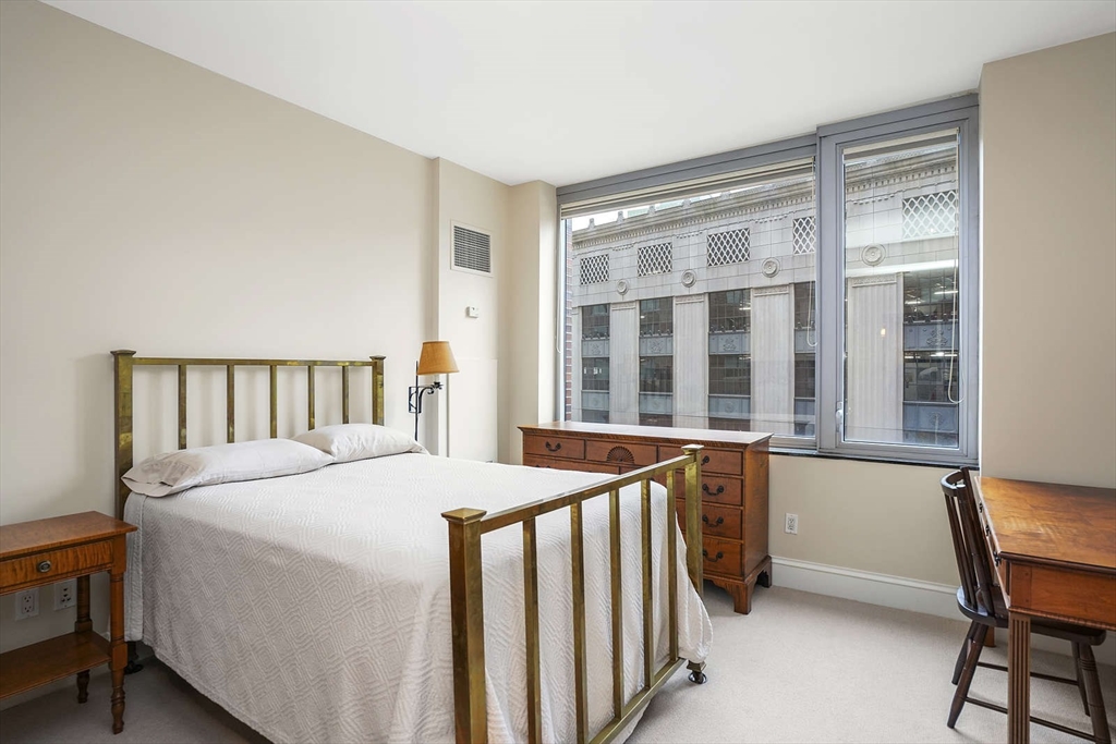 1 Charles St S 602