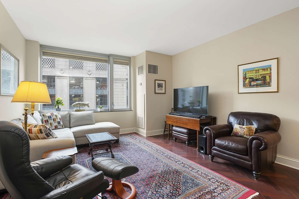 1 Charles St S 602