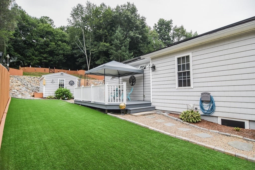 102 Lakeshore Dr