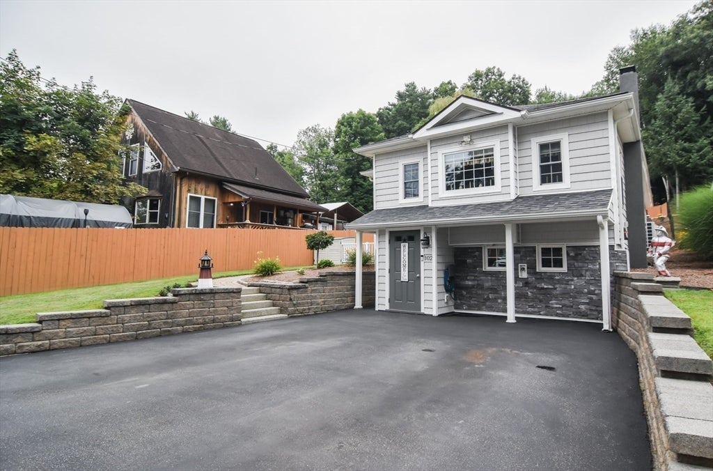 102 Lakeshore Dr