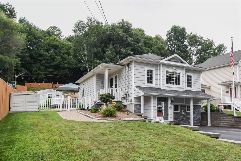 102 Lakeshore Dr