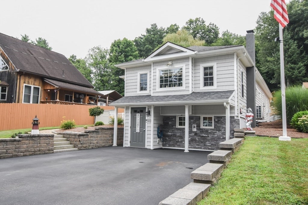 102 Lakeshore Dr