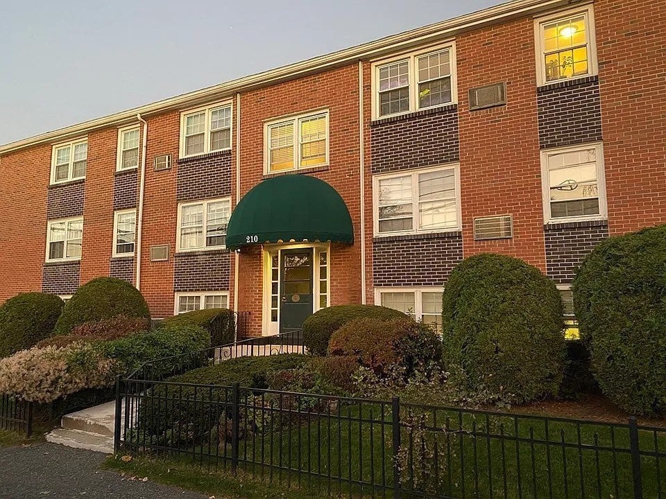 Photo of 210 Hillside Ave, Needham, MA