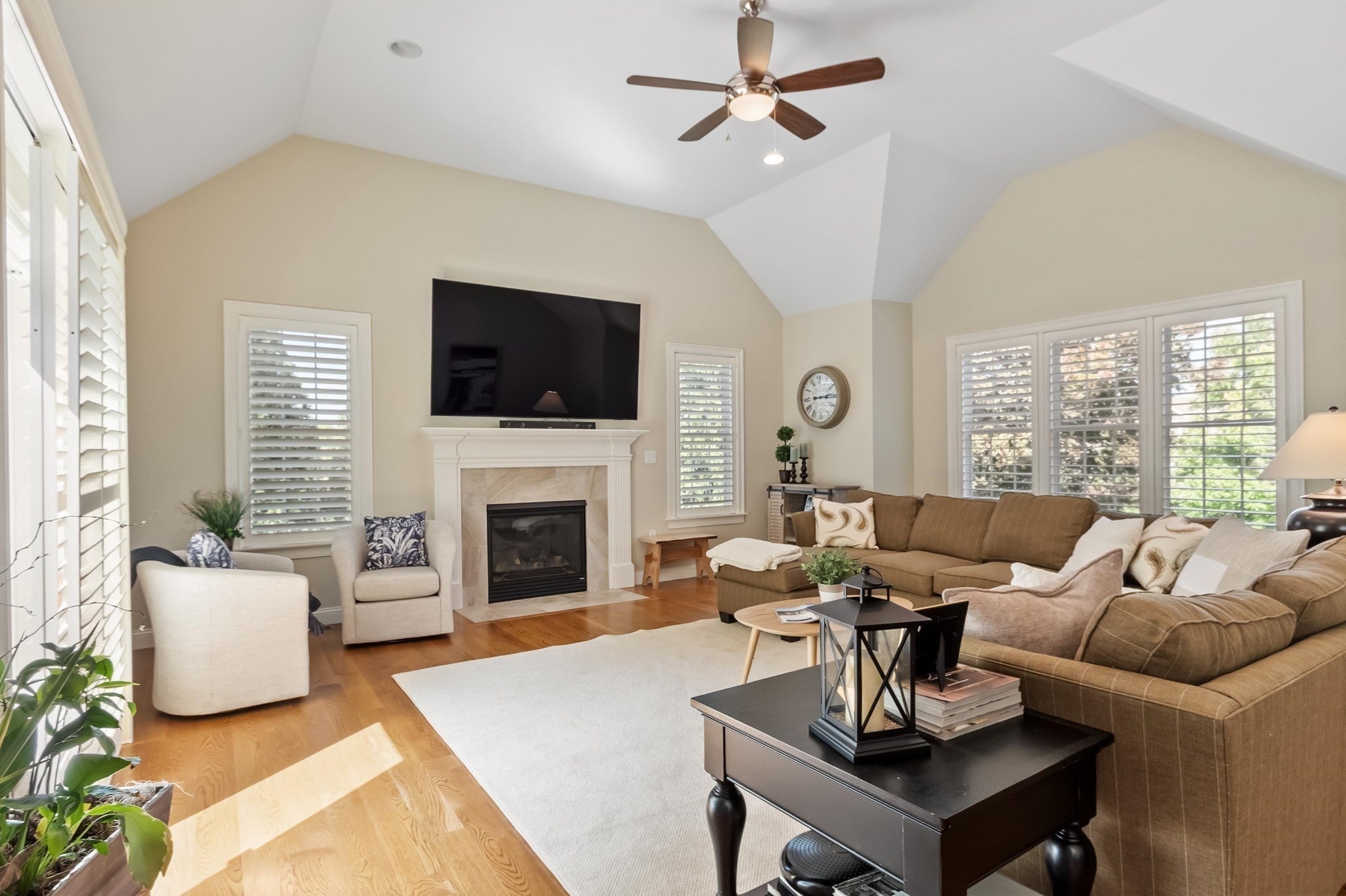 48 Robinson Dr, Bedford, MA Photo #2