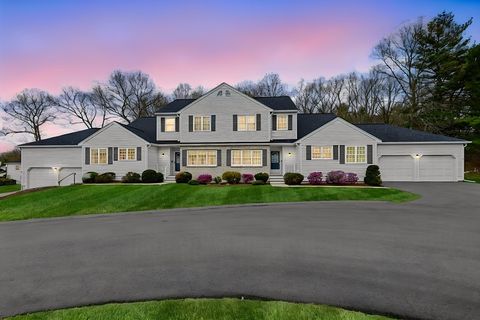 Photo of 8 Aspen Way #8, Franklin, MA 02038 (MLS # 73505530)