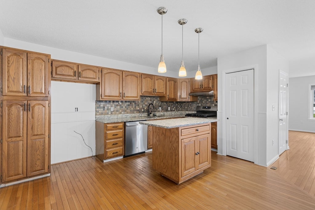 19 Riverbank Cir #19, Haverhill, MA Photo #16