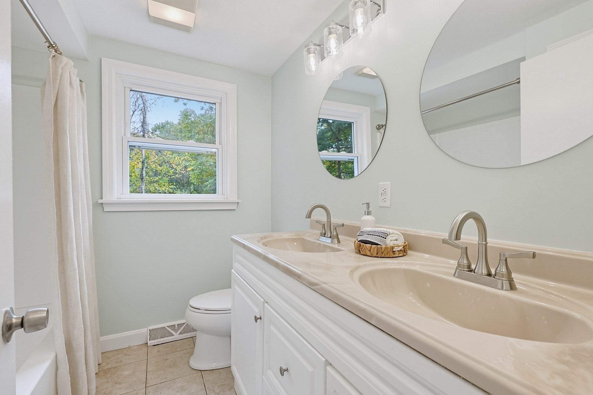 20 Overlook Dr, Bellingham, MA Photo #18
