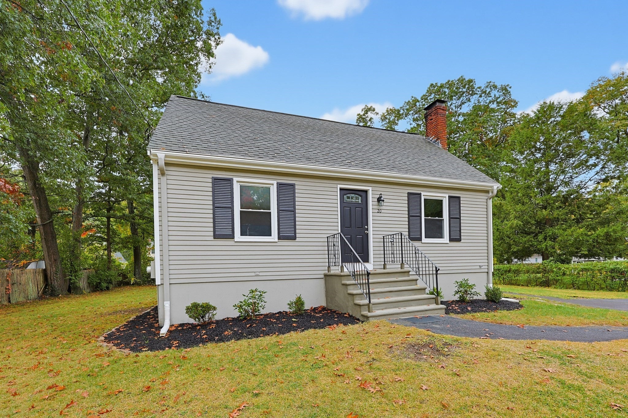20 Overlook Dr, Bellingham, MA Photo #1