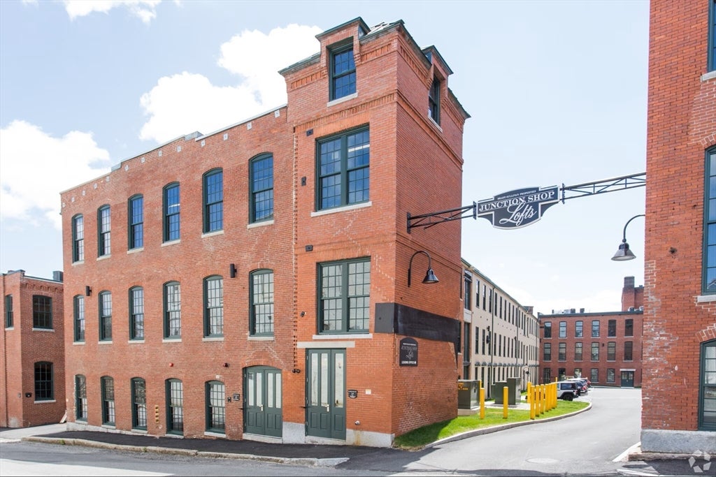 Photo of 64 Beacon Street, Worcester, MA