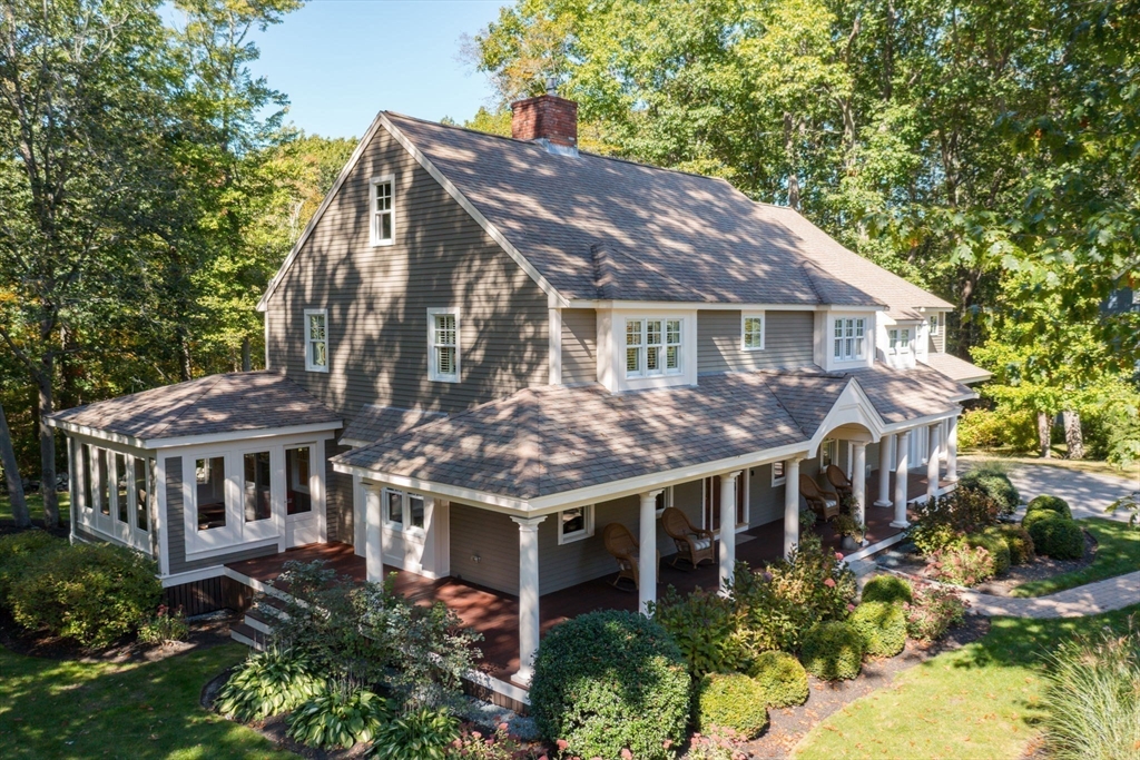137 Fairoaks Ln