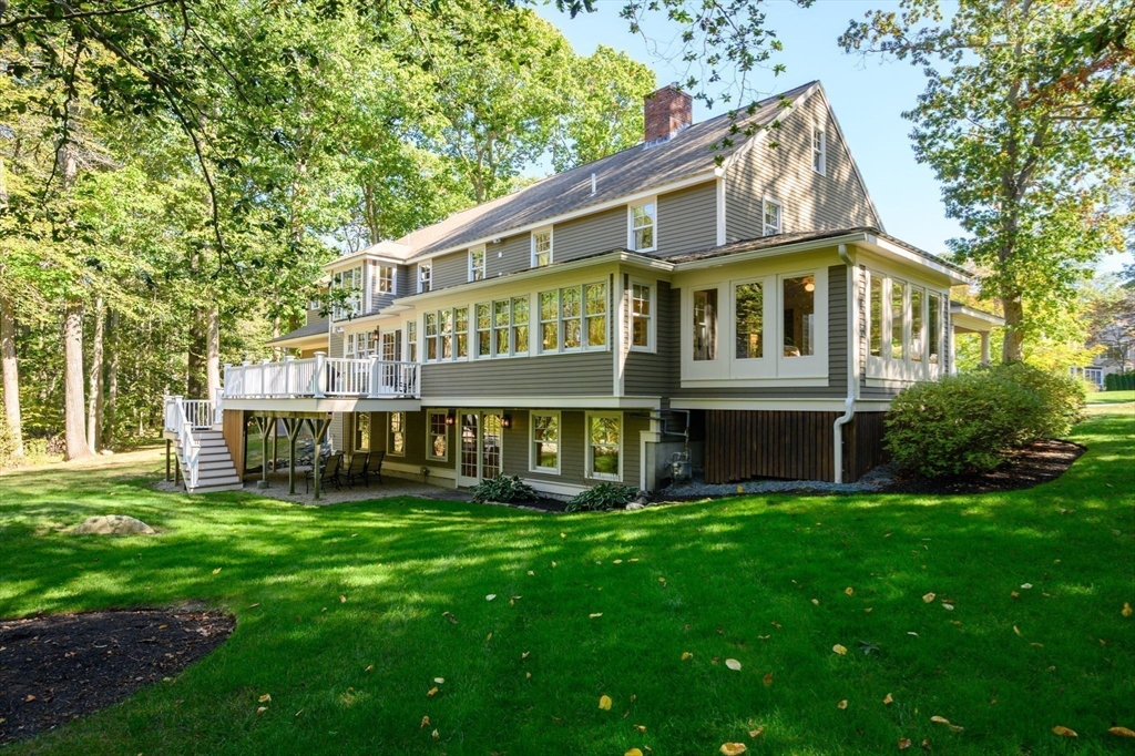 137 Fairoaks Ln