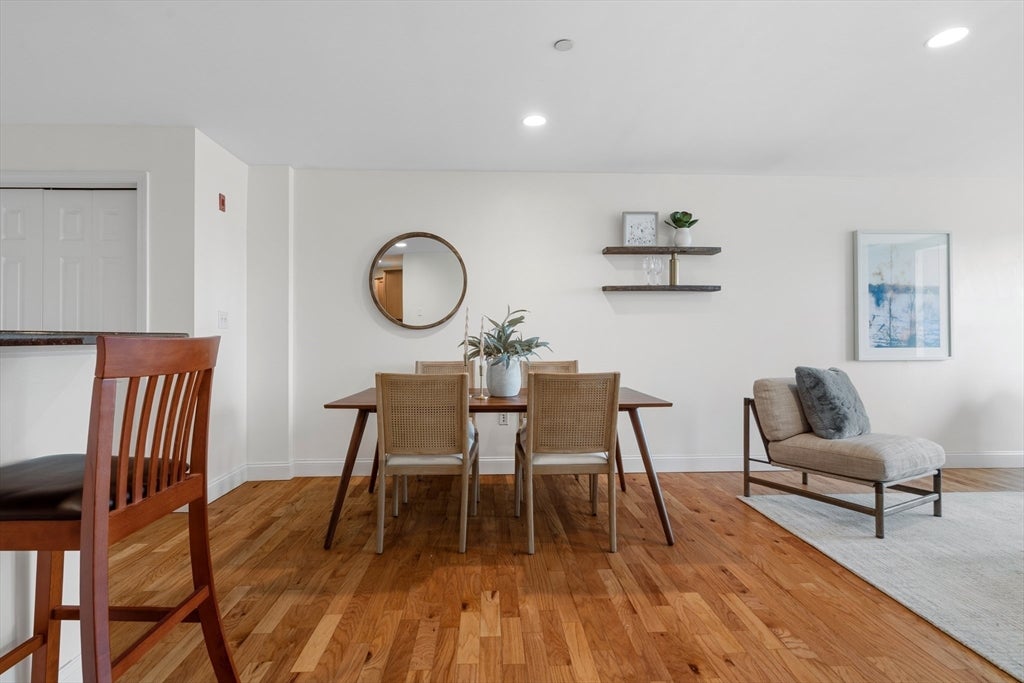 120 Wyllis Ave 310