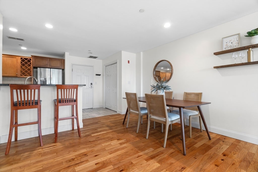 120 Wyllis Ave 310