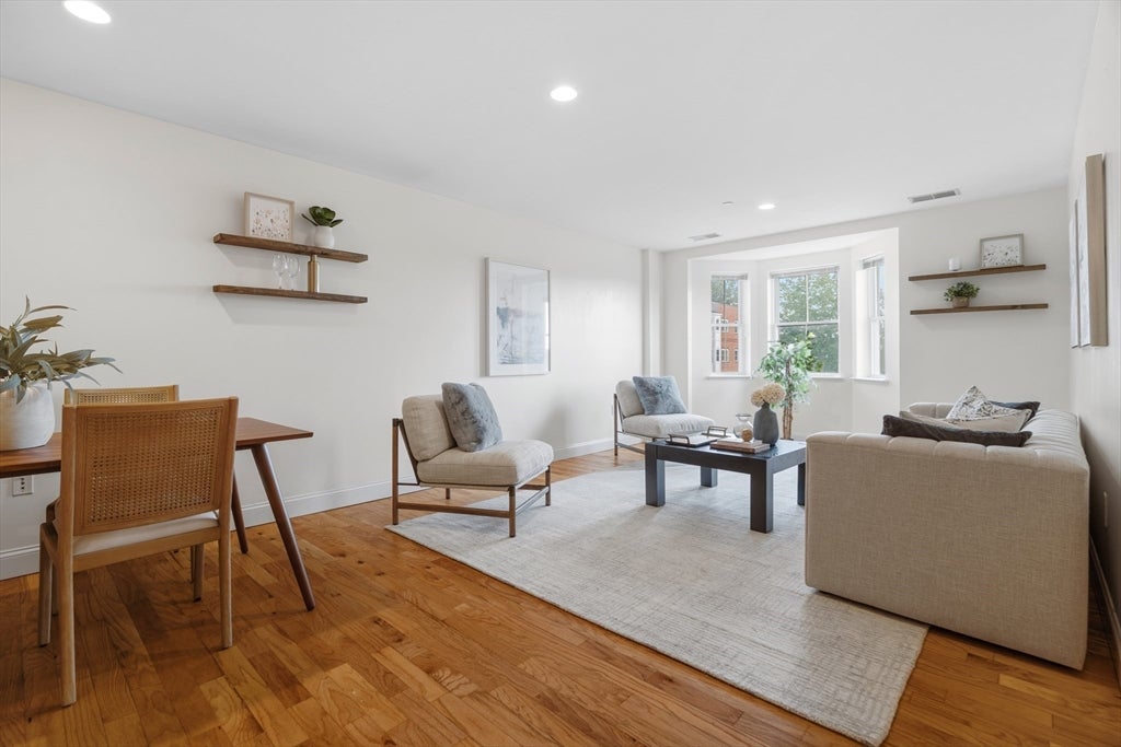 120 Wyllis Ave 310